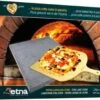 ETNA Pizza Set - Grote Pizzasteen & GRATIS Pizzaschep - 30 Cm X 38 Cm - Echt Italiaanse Pizzasteen - Broodbaksteen - BBQ Pizzasteen - Gemaakt Van Lavasteen Uit De Etna - Non-stick - Eppicotispai -Barbecues Winkel 1200x1070