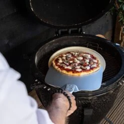 Boska Pizzasteen Deluxe L - Voor Oven & BBQ - Knapperige Pizza's - Ø 35 Cm - BBQ Accessoires 25 Boska Pizzasteen Deluxe L - Voor Oven & BBQ - Knapperige Pizza's - Ø 35 Cm - BBQ Accessoires -Barbecues Winkel 1200x1200 203
