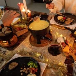 Boska Pizzaplank Friends L - BBQ Accessoires - Eikenhout - Handige Opvanggeul - Ø 34 Cm -Barbecues Winkel 1200x1200 219