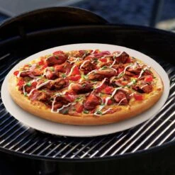 MaxxHome Pizzasteen - BBQ Steen - Pizzasteen Voor De Lekkerste Bereiding Van Een Pizza Op Jouw Barbecue Of In De Oven - Pizza Steen Rond - Medium (33 Cm) -Barbecues Winkel 1200x1200 234