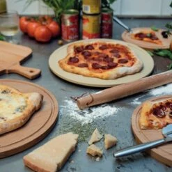 Boska Pizzasteen Deluxe - Voor Oven & BBQ - Knapperige Pizza's - Ø 29.5 Cm - BBQ Accessoires 37 Boska Pizzasteen Deluxe - Voor Oven & BBQ - Knapperige Pizza's - Ø 29.5 Cm - BBQ Accessoires -Barbecues Winkel 1200x1200 251