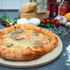 Boska Pizzasteen Deluxe - Voor Oven & BBQ - Knapperige Pizza's - Ø 29.5 Cm - BBQ Accessoires 39 Boska Pizzasteen Deluxe - Voor Oven & BBQ - Knapperige Pizza's - Ø 29.5 Cm - BBQ Accessoires -Barbecues Winkel 1200x1200 253