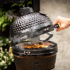 BluMill Kamado BBQ Egg - Kamado 13 Inch - Incl. Vlees Thermometer - Houtskoolbarbecues - Zwart - Ø 27cm -Barbecues Winkel 1200x1200 574