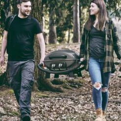 Burnhard Draagbare 2-Branders Gasbarbecue - Afdekhoes - BBQ Wayne -Barbecues Winkel 1200x1200 625