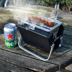 Mikamax Draagbare Mini BBQ - Barbecue - 's Werelds Kleinste Barbecue - Past In Je Broekzak - 18 × 6 × 15,5 Cm - 714 Gram - Mat Zwart -Barbecues Winkel 1200x1200 708