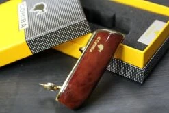 Cohiba® Sigarenaansteker - Sigarenboor - Sigaren - Sigaar - Cohiba Aansteker - Sigarenboor - Sigaren Accessoires - Sigarenknipper - Sigaar Aansteker - Cohiba - Incl. Luxe Geschenkdoos - Rood 21 Cohiba® Sigarenaansteker - Sigarenboor - Sigaren - Sigaar - Cohiba Aansteker - Sigarenboor - Sigaren Accessoires - Sigarenknipper - Sigaar Aansteker - Cohiba - Incl. Luxe Geschenkdoos - Rood -Barbecues Winkel 1200x800 19