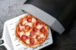 Ooni Pizzaschep Aluminium - Perforated Pizza Peel 12 Inch 9 Ooni Pizzaschep Aluminium - Perforated Pizza Peel 12 Inch -Barbecues Winkel 1200x800 5