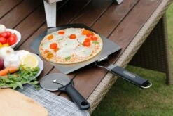 Bighorn Pizzaschep Voor BBQ En Oven-Inklapbare Handgreep -Pizzasnijder- Edelstaal -geschikt Als Broodschep En Ovenschep - SRPT01 -Barbecues Winkel 1200x800 7