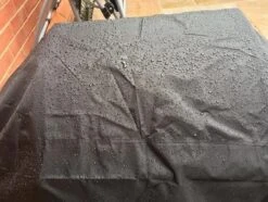 COVER UP HOC RED Label BBQ Hoes 145x61x117 Cm Waterdichte Barbecue Hoes / Afdekhoes Bbq / Met Trekkoord, Bbq Hoes, Bbq Hoes Waterdicht, Bbq Beschermhoes Zwart -Barbecues Winkel 1200x902 3