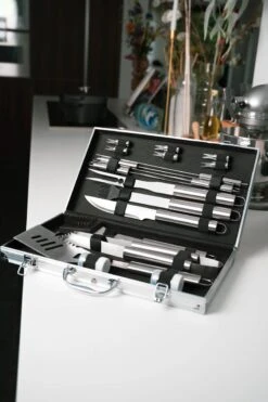 Sens Design BBQ Accesoires - 18 Delig - BBQ Gereedschapset Koffer 15 Sens Design BBQ Accesoires - 18 Delig - BBQ Gereedschapset Koffer -Barbecues Winkel 800x1200