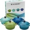 Le Creuset - Aardewerken Mini Pannetjes 10 Cm - Set Van 4 Stuks - Zeetinten -Barbecues Winkel 1200x1124